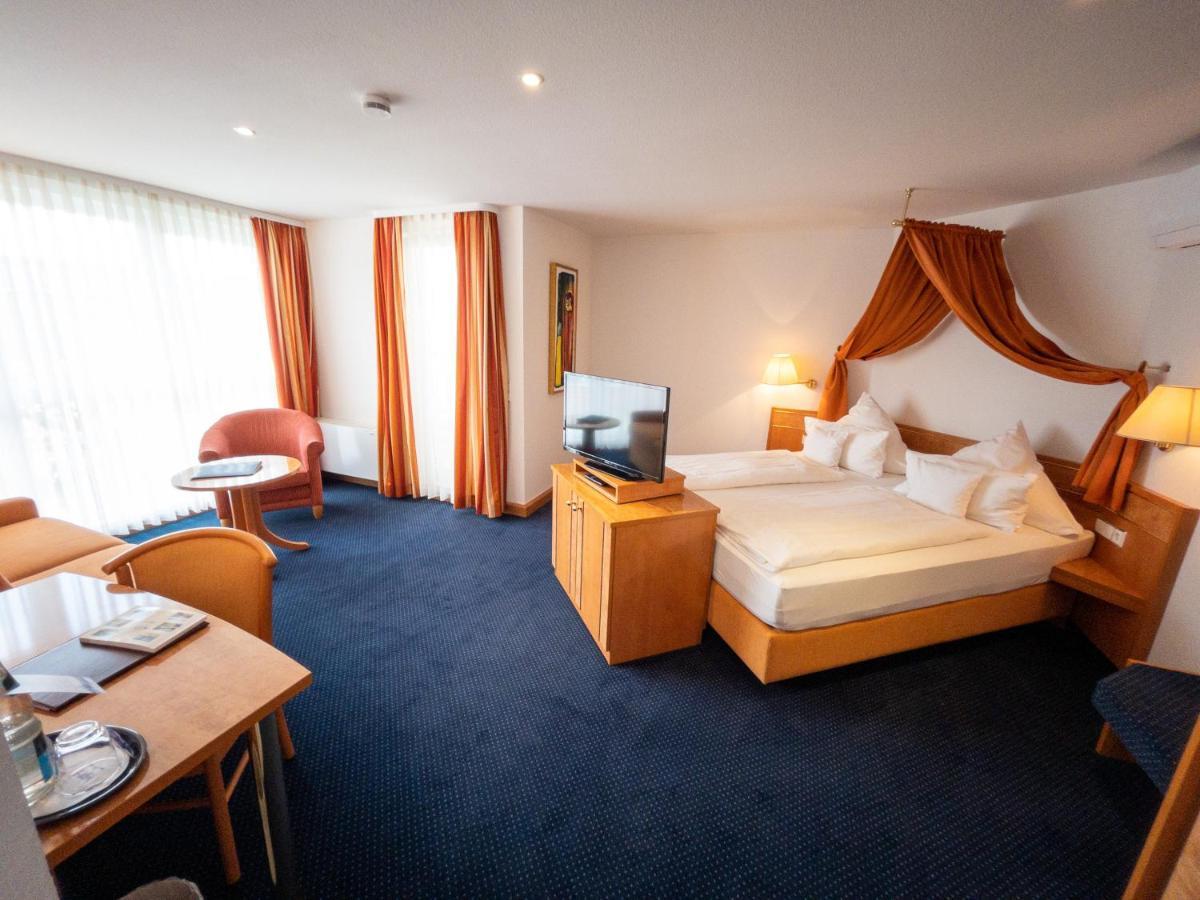 Akzent Hotel Atrium Baden Бад Кроцинген Екстериор снимка
