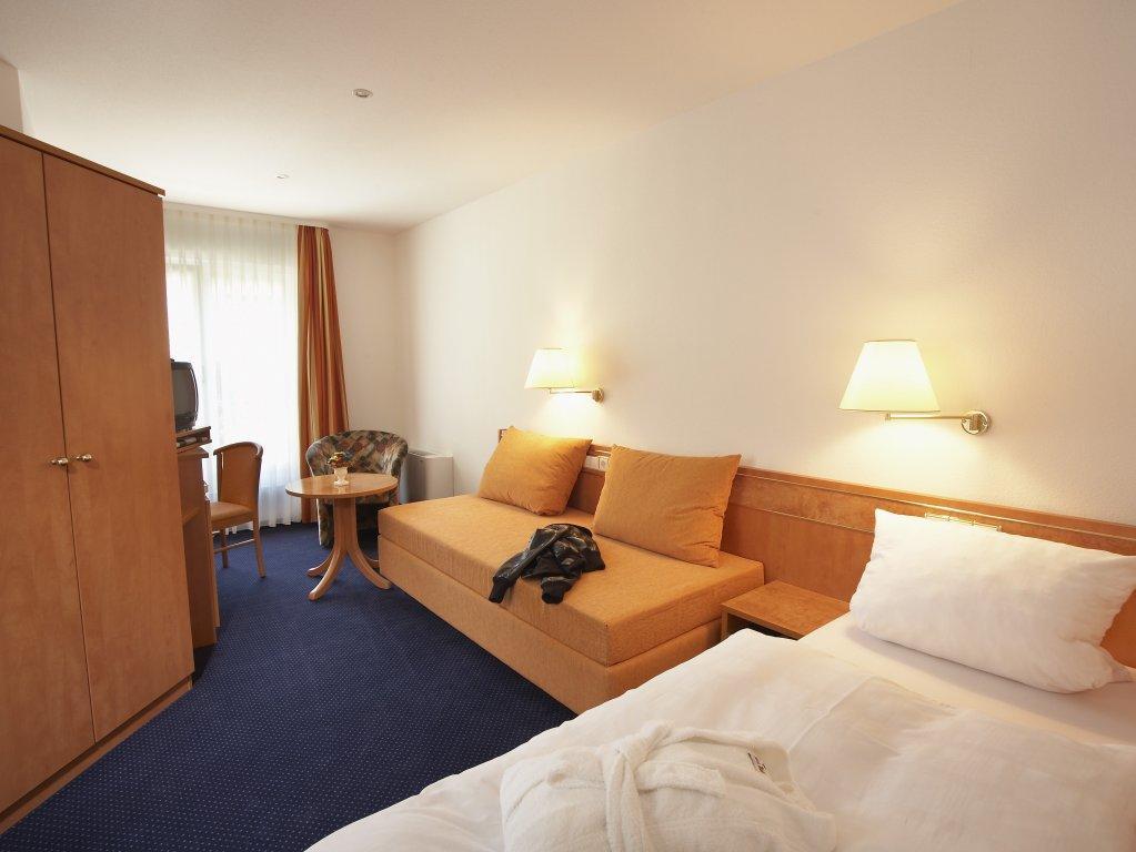 Akzent Hotel Atrium Baden Бад Кроцинген Екстериор снимка