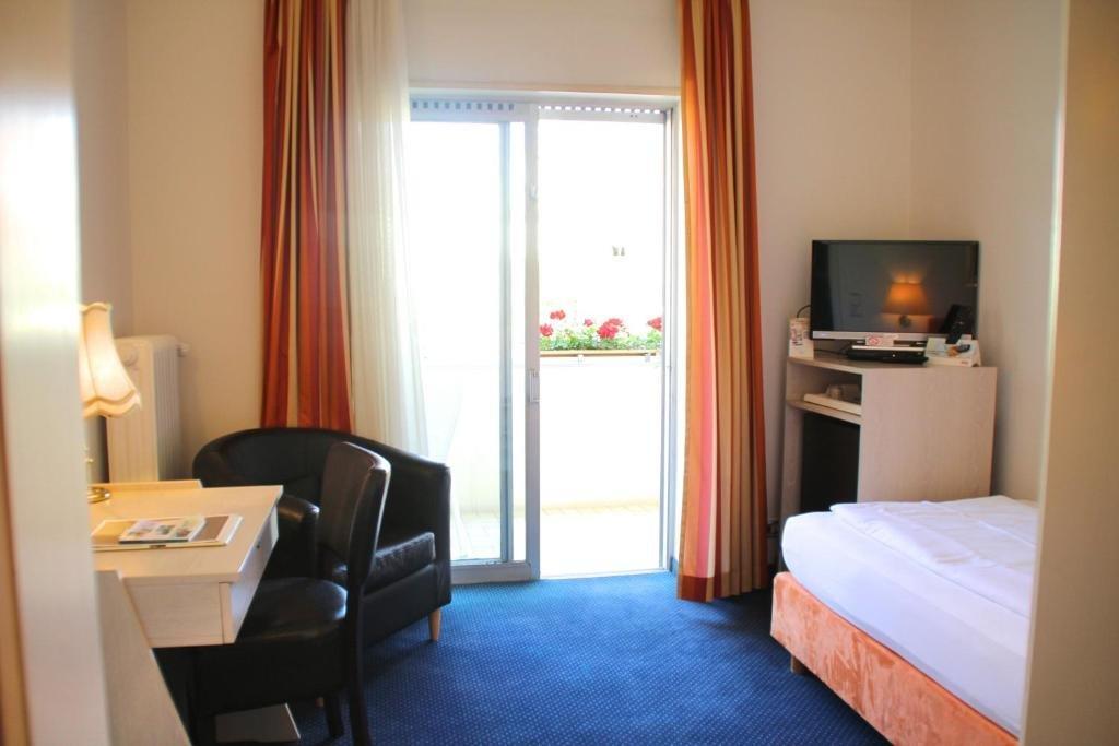 Akzent Hotel Atrium Baden Бад Кроцинген Екстериор снимка
